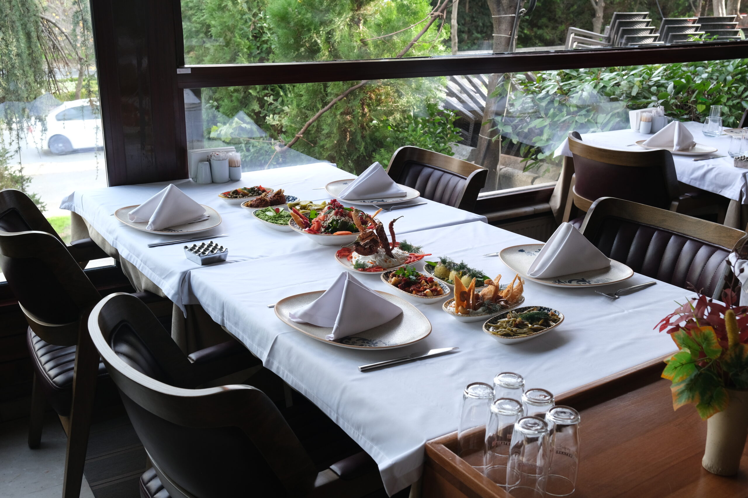 Deluxia Suites Batı Ataşehir Bölgesinde Gastronomi Mirası Nar Ekşili Muhammara ve Gavurdağı
